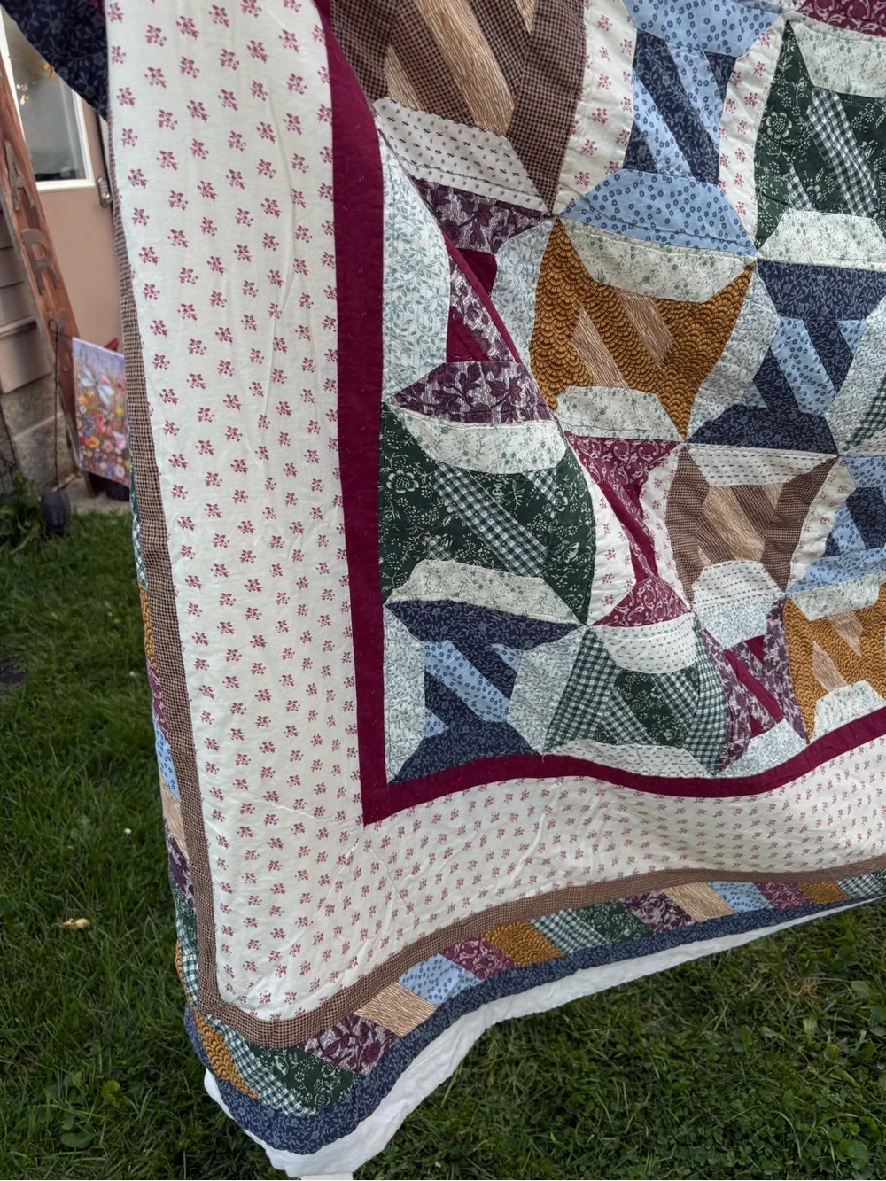 Vintage-Inspired Patchwork Quilt Spool Design